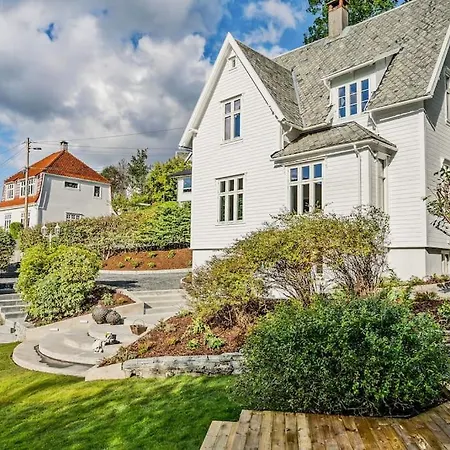 Villa Bergen. Historic Luxury Near The City Centre Buitenkant foto